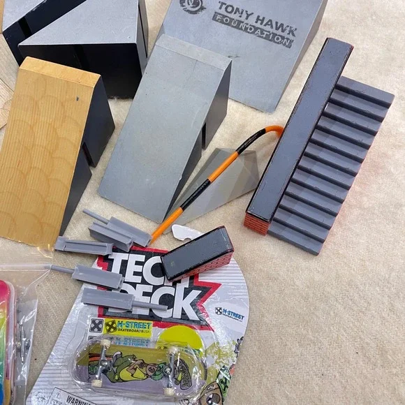 Tech Deck Tony Hawk Skate Park Ramps Stairs Rails Lot Finger Board & Accessories - Picture 4 of 9